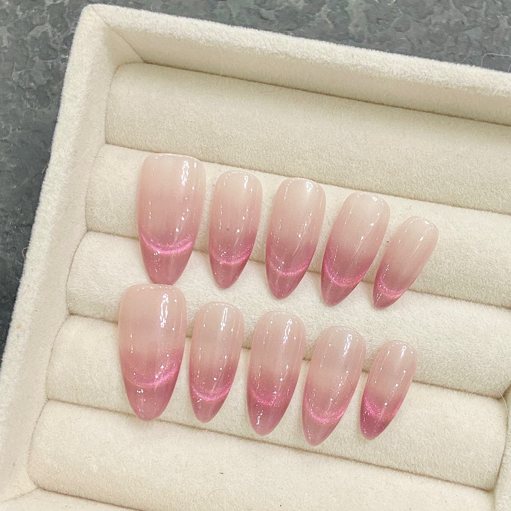 Nail Art French - El yapımı Badem Tırnaklar üzerinde Basın