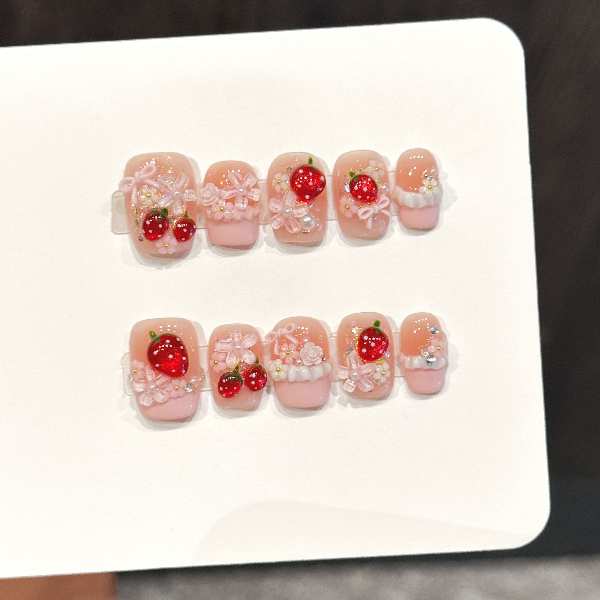 Nail Art Flower - 10 Adet Sevimli Kırmızı Çilek Takma