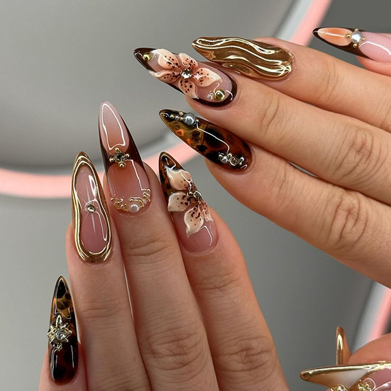 Nail Art Flower - Lüks Maillard Badem Şeklinde Takma Tırnaklar,